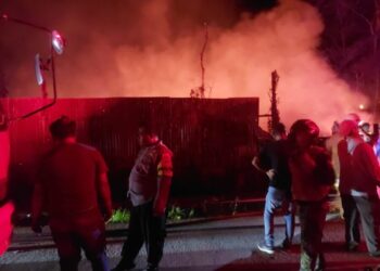Polsek Palaran Tangani Kebakaran Mess Tirta Mahakam, Tiga Bangunan Terbakar