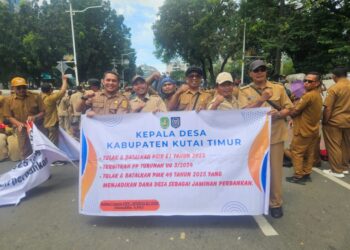 Puluhan Kepala Desa Dari Kutim Lakukan Aksi Damai Menolak PMK 49 Tahun 2025