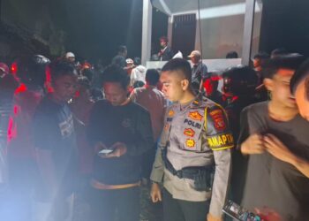 Pamapta Regu III Polresta Samarinda Sigap Tangani Kebakaran Rumah di Sempaja Selatan
