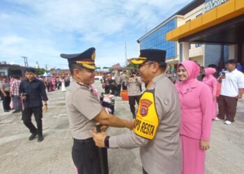 Kapolresta Balikpapan Pimpin Upacara Kenaikan Pangkat 79 Personel
