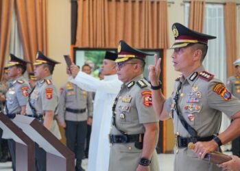 Rotasi Jabatan, Kapolda Kaltim Pimpin Upacara Sertijab Dirlantas dan Kapolresta Balikpapan