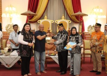 Jaga Sinergitas dan Kearifan Lokal di Bumi Etam, Wakapolda Kaltim Kunjungi Sultan Kutai Kartanegara