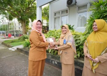 Awal 2026, Kepala BPSDM Kaltim Beri Penghargaan ASN Berprestasi Pengembangan Kompetensi