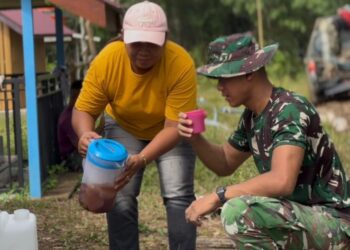 Seteguk Air, Simbol Kedekatan Warga dan TNI di Lokasi TMMD Kutai Barat