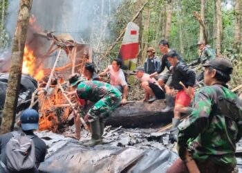 Gerak Cepat Prajurit Kodam VI/Mulawarman dalam Evakuasi Korban Pesawat Jatuh Pelita Air di Krayan