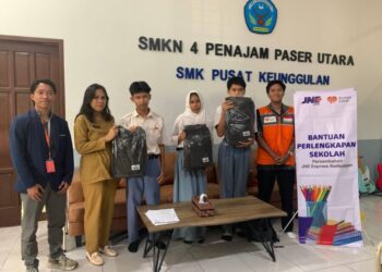JNE Gandeng Rumah Zakat Salurkan Bantuan Perlengkapan Sekolah ke Ratusan Siswa di Balikpapan dan PPU