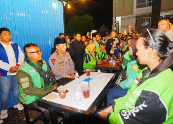 Momen Kapolri Interaksi-Serap Aspirasi Ojol di Kedai Ado Presisi 
