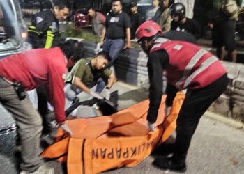 QUICK RESPON, BATALYON A BRIMOB KALTIM BANTU LAKA LANTAS DI JL. JEND. SUDIRMAN BALIKPAPAN