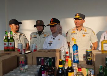 Disimpan di Dalam Mobil untuk Hindari Razia, Satpol PP Temukan 410 Botol Miras Ilegal