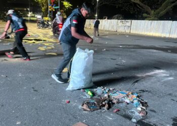 Penanganan Cepat, DLH Samarinda Bersihkan Sisa Sampah Demonstrasi
