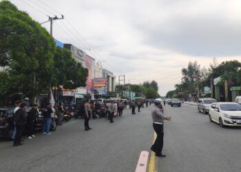 Polresta Balikpapan Kedepankan Pendekatan Humanis dalam Kawal Aksi Warga