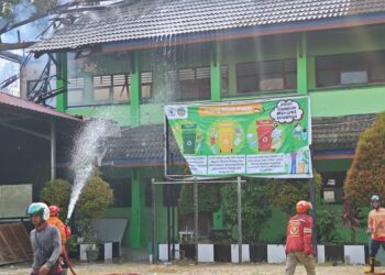 Kebakaran Landa SMPN 2 Samarinda, Delapan Ruang Kelas Terdampak