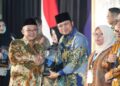 Rudy Mas’ud Bawa Kaltim Raih Penghargaan Nasional Hardiknas 2026