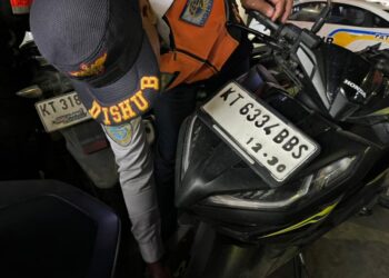 Dishub Samarinda Tindak Puluhan Kendaraan Parkir Sembarangan di Kawasan Teras Samarinda