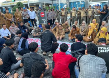 GMNI Desak Pembenahan, Tiga Pejabat Pemprov Kaltim Teken Pakta Integritas di Depan Massa Aksi