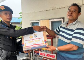 Peduli Sesama, Sat Brimob Polda Kaltim Salurkan Paket Sembako melalui Program ‘Jumat Berkah