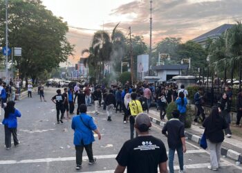 Demo PMII di Samarinda Ricuh, Aparat dan Massa Saling Lempar
