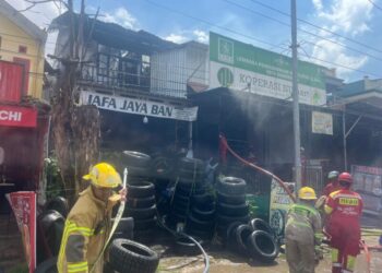 Kebakaran Kembali Terjadi di Jalan AW Syahranie, Dua Ruko Dilalap Api