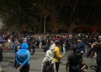 Personel Gabungan Satbrimob Polda Kaltim Amankan Aksi Unras di Jembatan Mahakam Samarinda