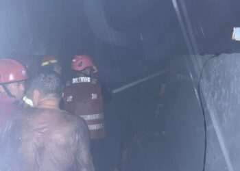 Kebakaran di Jl. Dahor 3 Balikpapan Barat, Brimob Bantu Pad