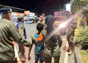 Razia Dini Hari, Satpol PP Jaring Manusia Silver dan Anak Jalanan