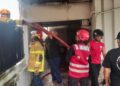 BRIMOB KALTIM CEPAT RESPON KEBAKARAN RUMAH DI PRONA 3 SEPINGGAN, TIDAK ADA KORBAN JIWA