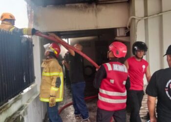 BRIMOB KALTIM CEPAT RESPON KEBAKARAN RUMAH DI PRONA 3 SEPINGGAN, TIDAK ADA KORBAN JIWA