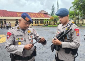 Wadansat Brimob Polda Kaltim Pimpin Pemeriksaan Personel Detasemen Gegana, Tegaskan Disiplin dan Pencegahan Judi Online