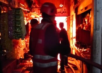 Personel Gegana Satbrimob Polda Kaltim Kelola Layanan Bus Sekolah Gratis di Balikpapan