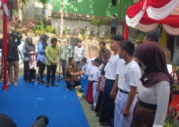Rahmad Mas’ud Pastikan Pendidikan Berkeadilan Lewat Seragam Gratis dan SPMB Zero Titipan