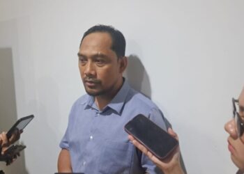 Tak Ada Kantong Parkir, Pengunjung Folder Air Hitam Terpaksa Kuasai Bahu Jalan