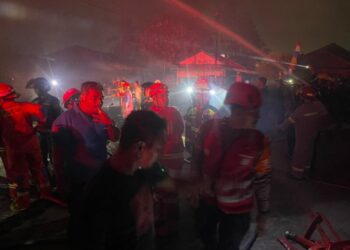Brimob Polda Kaltim Terjunkan Tim Respon Bencana, Tangani Kebakaran Pemukiman di Rawa Indah Palaran