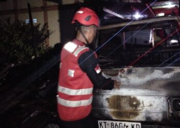 Kebakaran Gudang di Pandan Barat, Brimob Kaltim Tuntaskan Proses Pendinginan