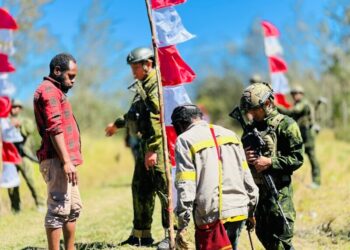 Semarak HUT ke-81 RI, Satgas Yonif 600/MDG Percantik Kampung Merah Putih di Ilaga