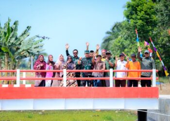 Pangdam VI/Mulawarman tinjau Langsung Jembatan Garuda merah putih untuk mewujudkan Asa Warga Desa Sebakung Jaya.