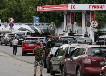 Serangan Ukraina Picu Krisis BBM di Rusia, Sedikitnya 30 Wilayah Terdampak