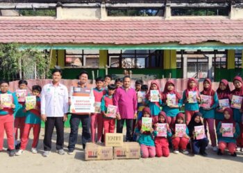 Pasca Kebakaran, SDN 002 Loa Janan Terima Bantuan Buku Pelajaran dari Rumah Zakat