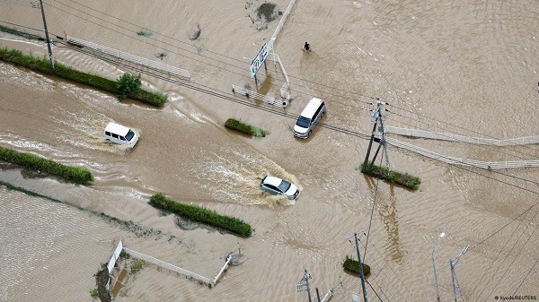 Beberapa jalan di Prefektur Chiba terendam banjir Foto: Kyodo/REUTERS