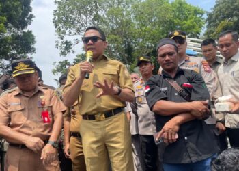 Sopir Truk Protes Aturan BBM Subsidi, Antrean di SPBU Diduga Diperjualbelikan hingga Rp150 Ribu
