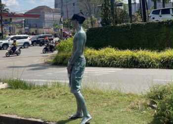Manusia Silver Kembali Muncul di Samarinda, Penertiban Lama Dinilai Tak Efektif