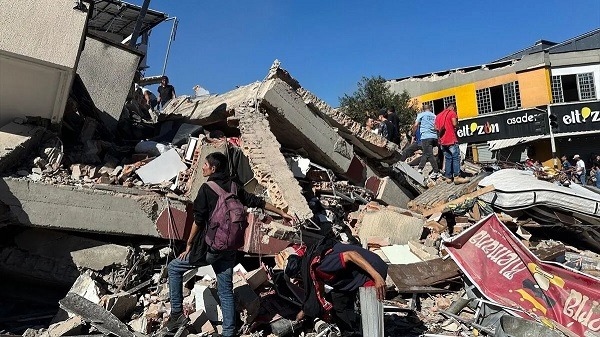 Gempa berkuatan M7.4 goncang Kolombia.