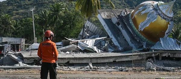 Kerusakan akibat gempa di NTT. Foto: BASARNAS/Handout/AFP