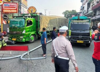 Rem Diduga Bermasalah Truk Tabrak Mobil dan Motor Muara Rapak Balikpapan