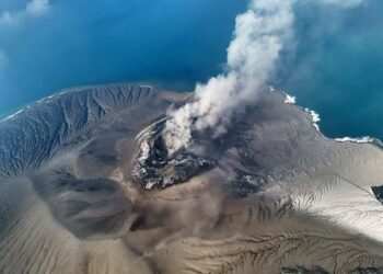 Erupsi Anak Krakatau Ganggu Penerbangan, Abu Vulkanik Menyebar ke Lima Provinsi