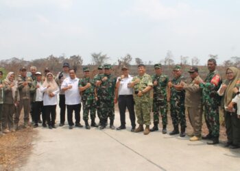 Hari Keempat, Tim Penyuluh TNI Tinjau Langsung Lahan Terdampak Karhutla di Kaltim