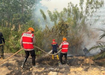 Tanggap Kendalikan Titik Api, Satgas Karhutla Kompi 3 Batalyon C Pelopor Brimob Kaltim Padamkan 5 Hektare Lahan di Berau