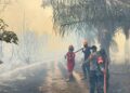 Cepat Tanggap Karhutla 5 Hektar, Batalyon B Pelopor Satbrimob Polda Kaltim Amankan Area Pertamina dan Pemukiman di Sangatta Selatan