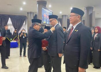 512 ASN Kutim Terima Satyalencana Karyasatya, Bupati Tekankan Makna Pengabdian