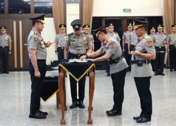 Kapolri Pimpin Sertijab Kakorlantas dan Tiga Kapolda di Mabes Polri