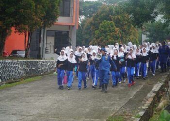 Dit Polairud Polda Kaltim Edukasi Siswa SMA Negeri 3 Balikpapan Tentang Pelestarian Mangrove